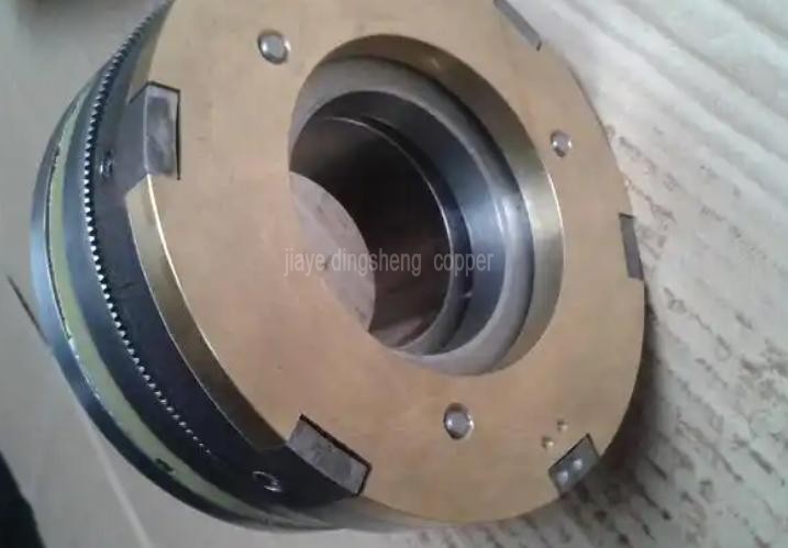 Why should the mold use beryllium copper as the material?